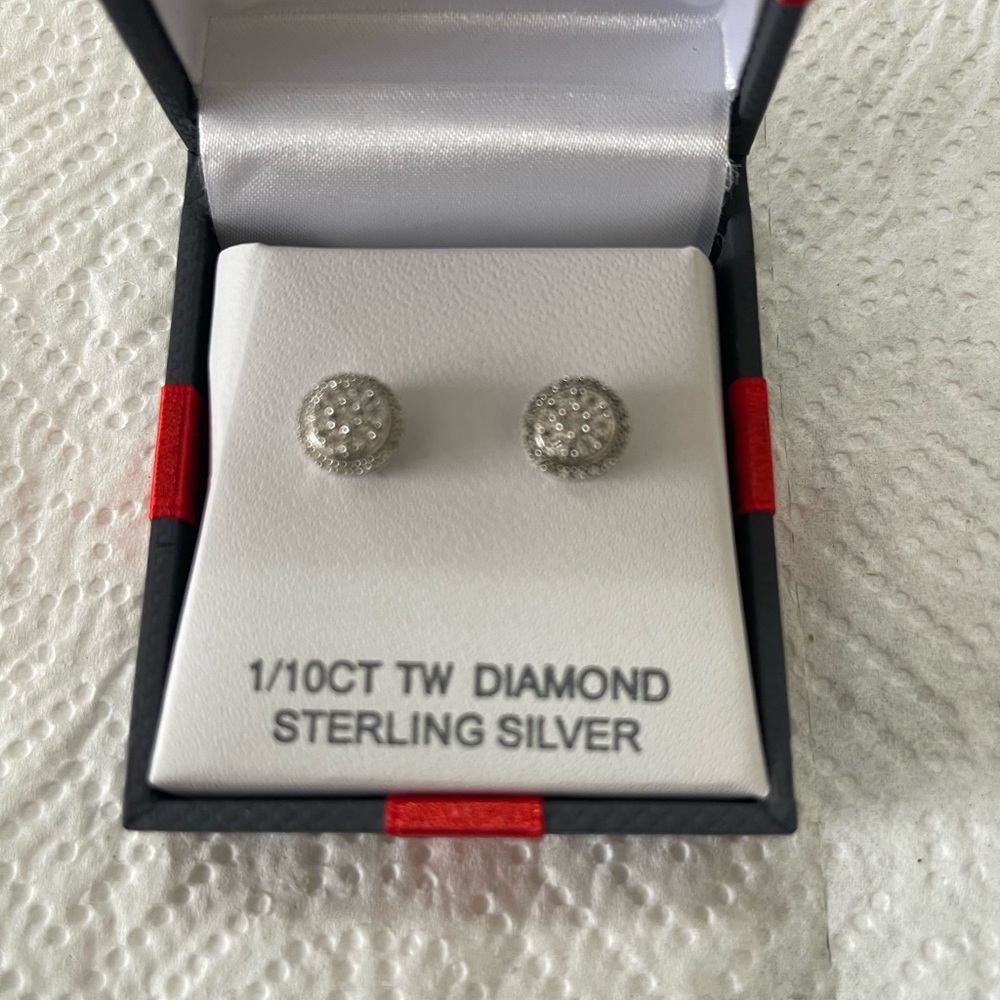 1/10 Ct TW Diamond Stirring silver 925 stamped and tested NWT in OB Earing